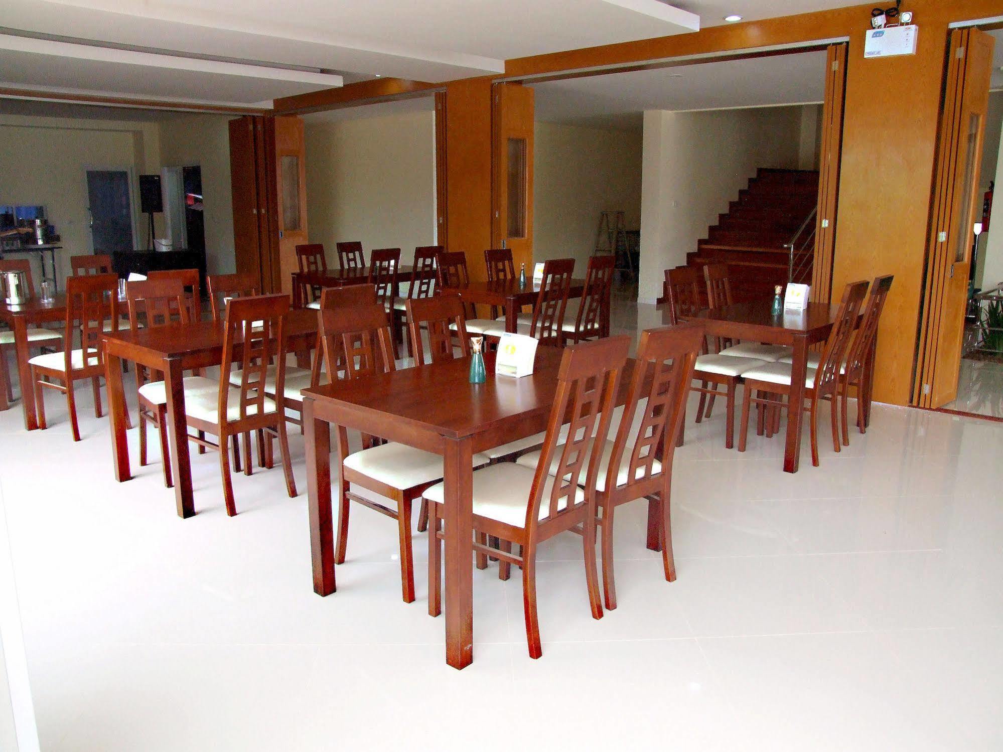 Ruan Rim Nam Hotel Roi Et Buitenkant foto