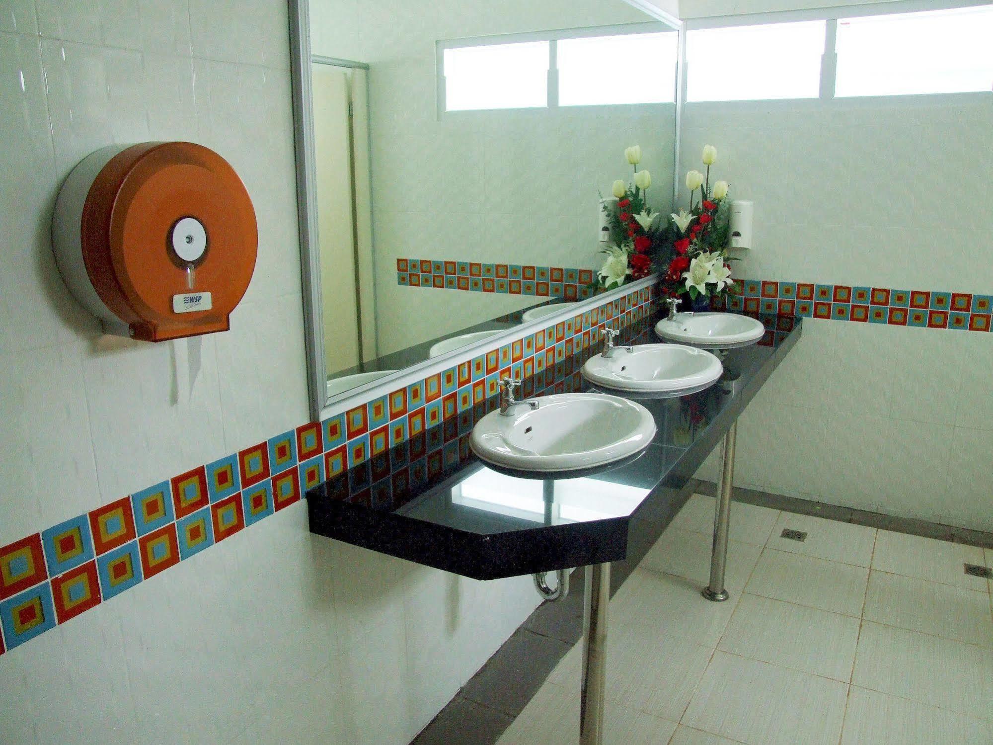 Ruan Rim Nam Hotel Roi Et Buitenkant foto