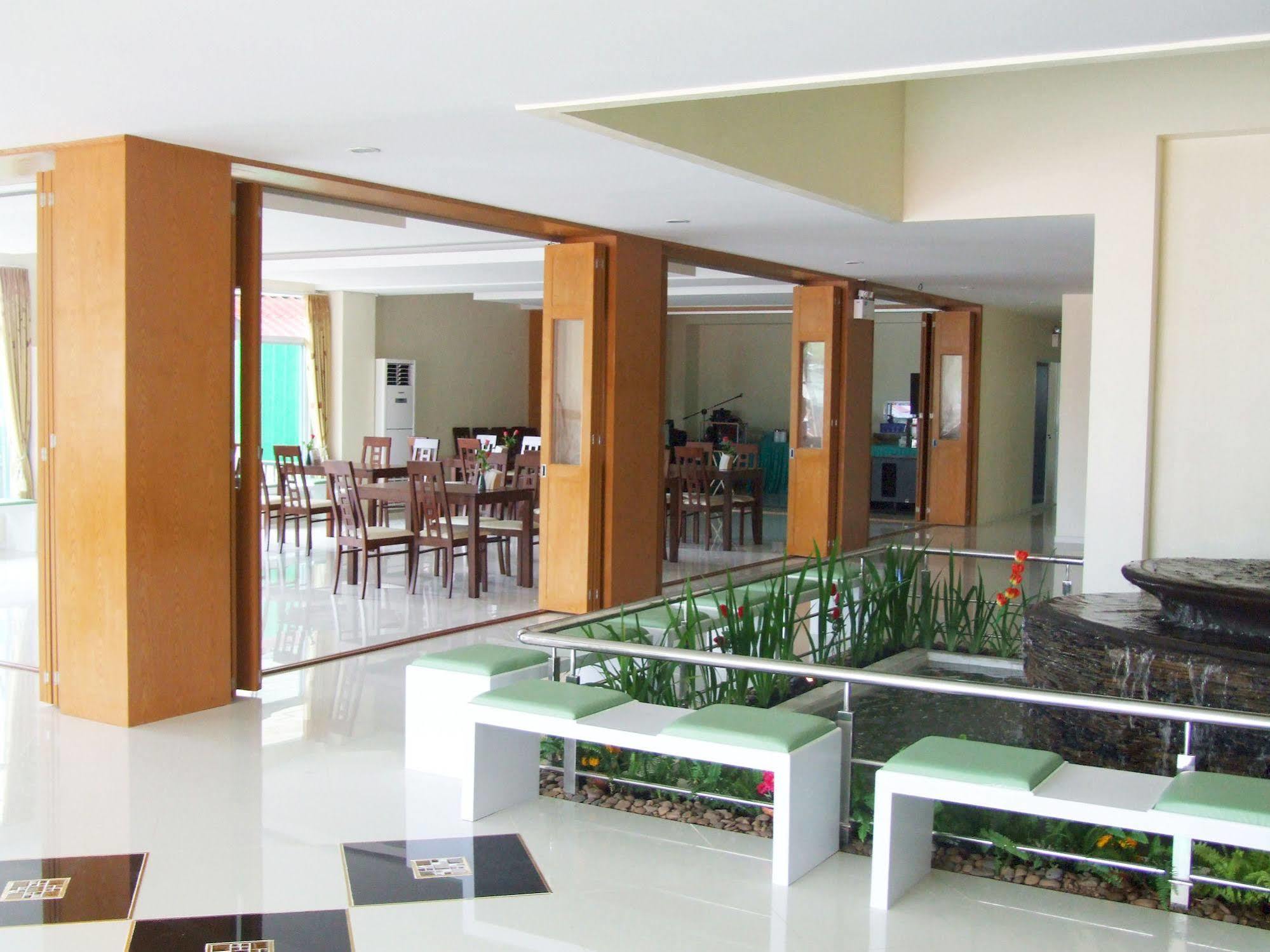 Ruan Rim Nam Hotel Roi Et Buitenkant foto