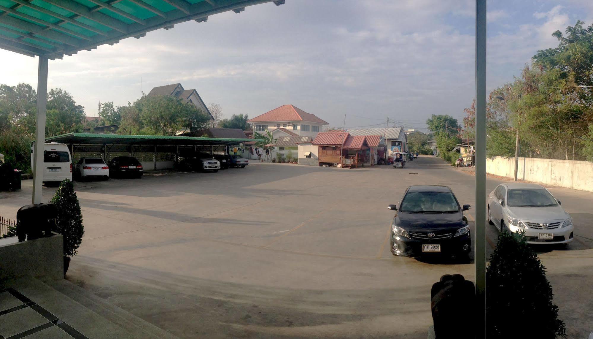 Ruan Rim Nam Hotel Roi Et Buitenkant foto